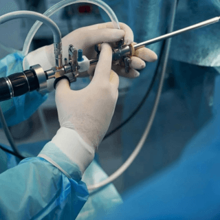 Procedimientos endoscópicos y con láser.